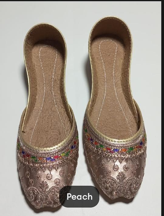 Women's Velent Embroidered Khussa